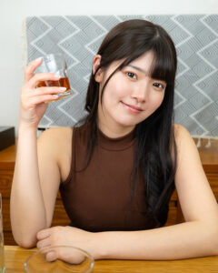 【VR】気軽に話せる唯一の女友達が無防備な姿で寝ているのを見ていたら友情よりも性欲が勝ってしまい… 美木ひなの(aquco00133)